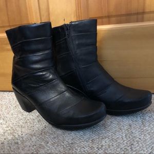 Women’s short zip up boots NAOT 39 Black
